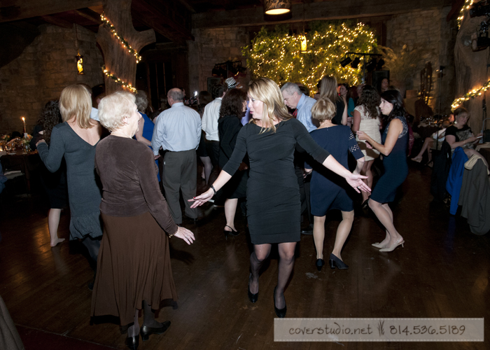 Green Gables Restaurant Pittsburgh Wedding Guests Dancing