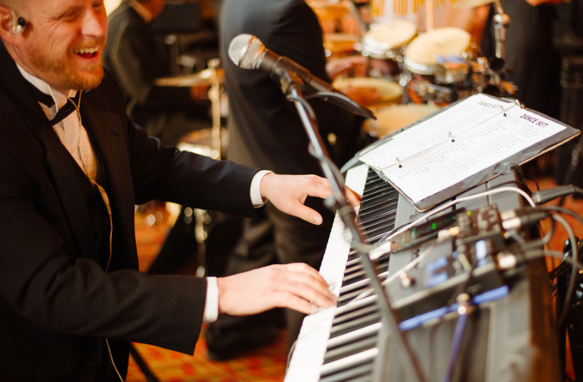 Seven Springs Pittsburgh Wedding Using Keyboard